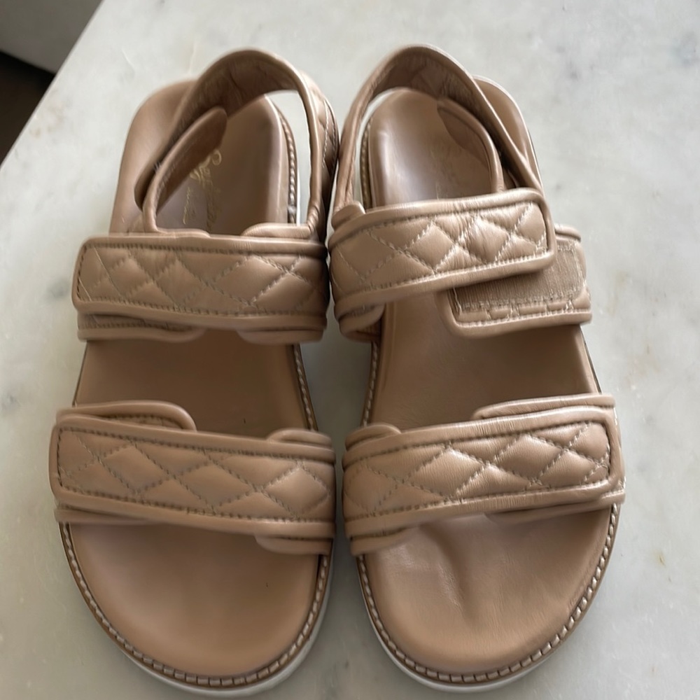 Seychelles Nude Quilted Sandals- gently used. Size 9